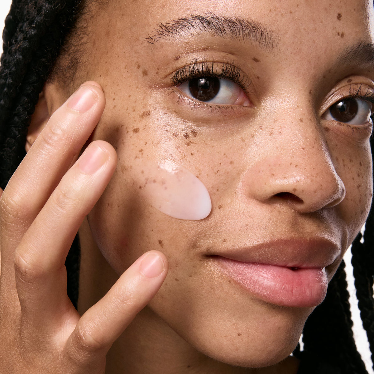 vitamin-b-c-and-e-moisturizer-i9 VitBC_E_ModelGoopMacro_2000x2000_bc64d363-139d-4699-88a9-2e0b1942763a.jpg